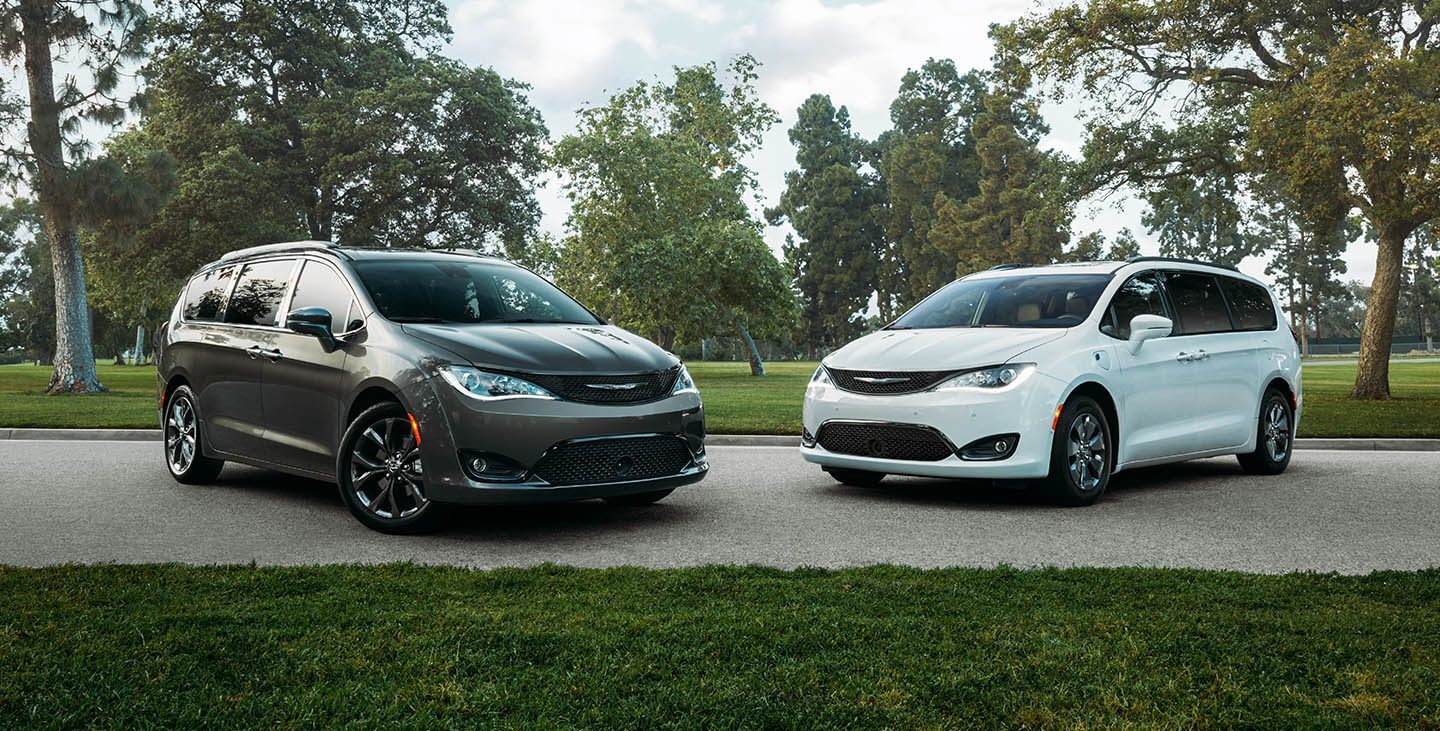 2020 Chrysler Pacifica White and Grey Exteriors